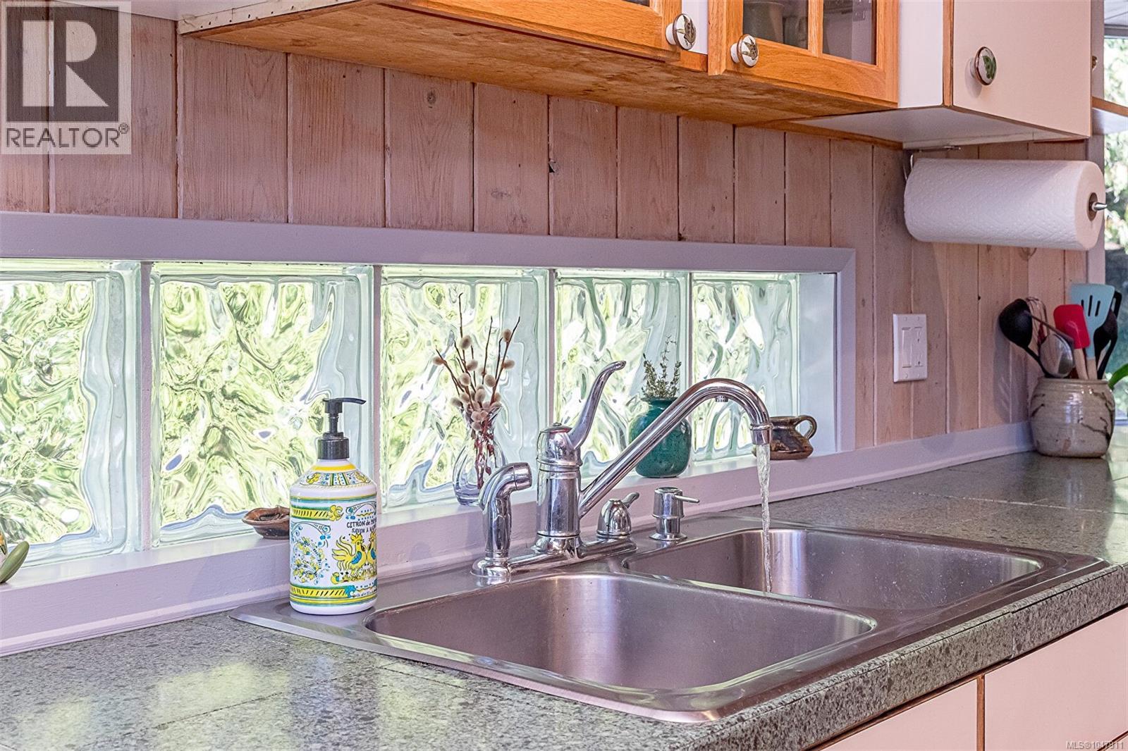 7815 Lantzville Rd - Image 36