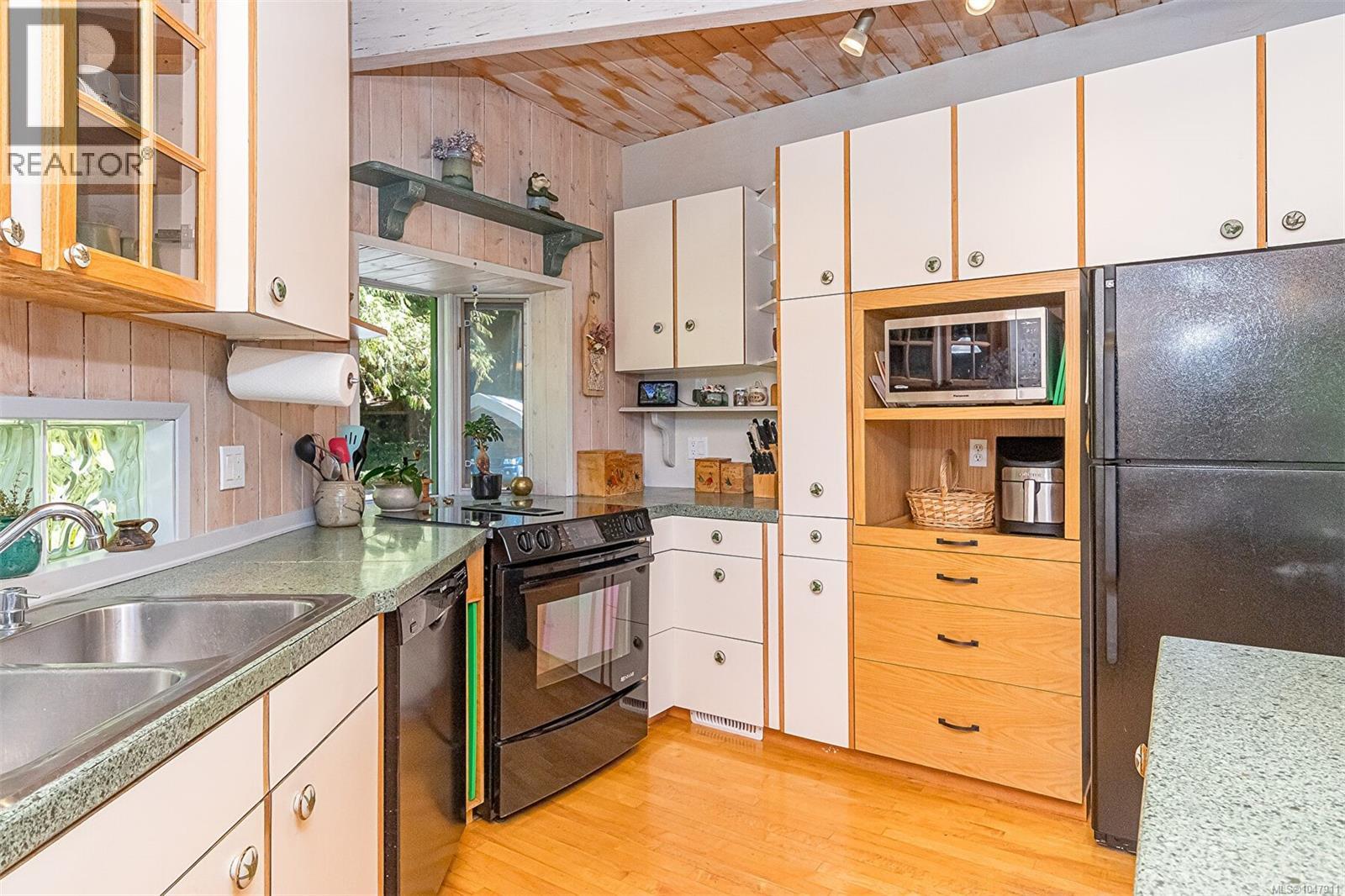 7815 Lantzville Rd - 34