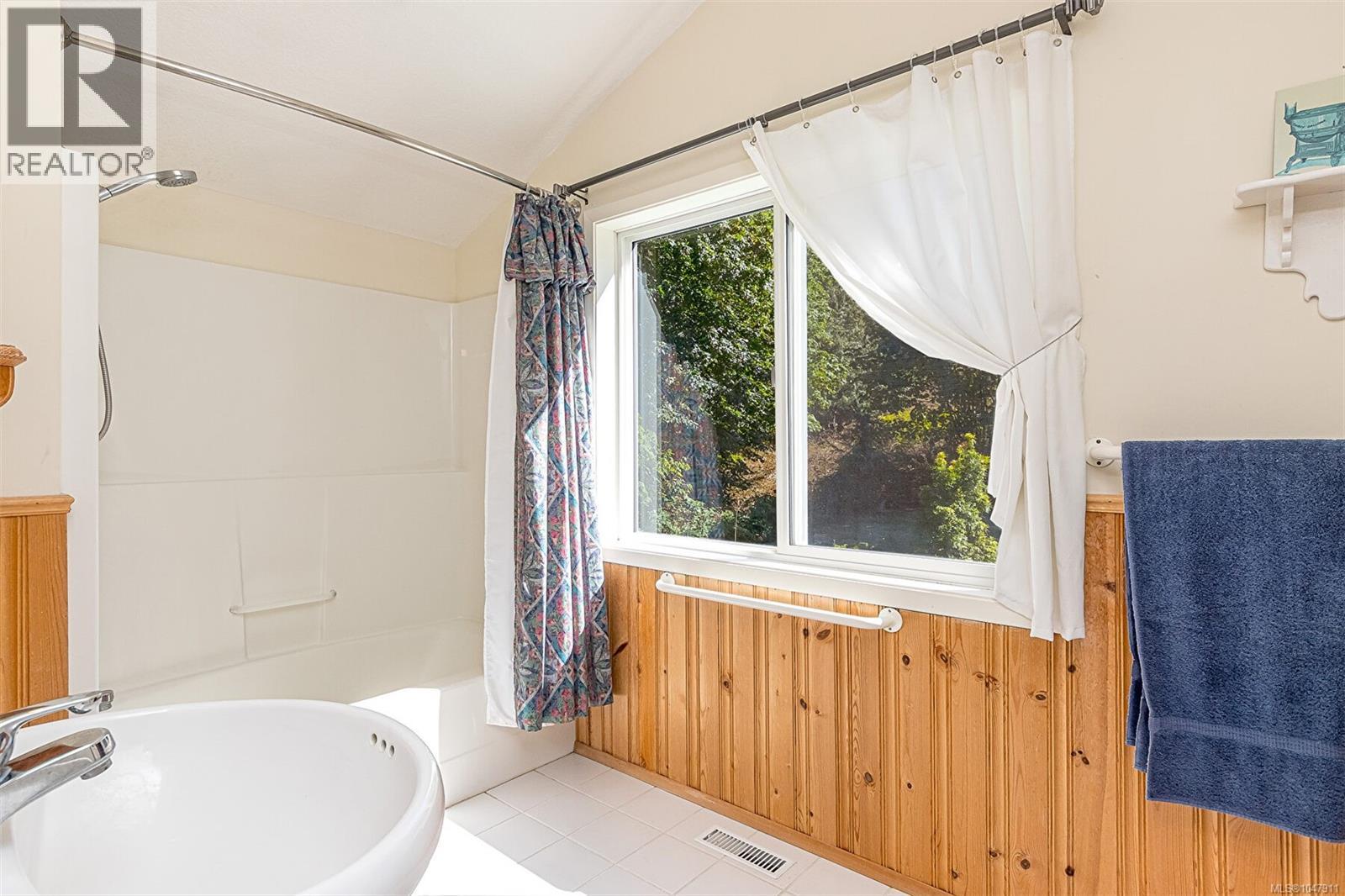 7815 Lantzville Rd - 52