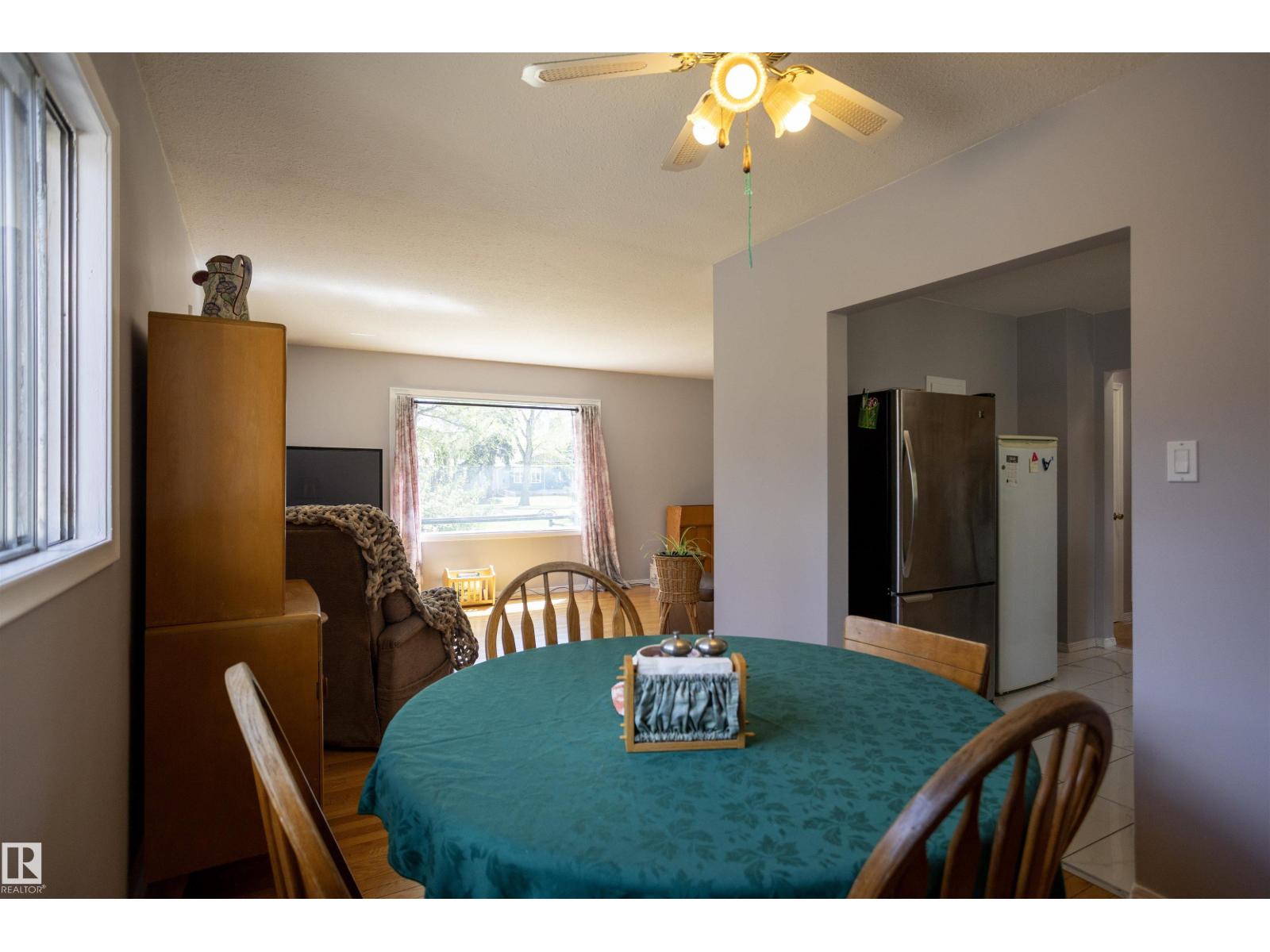 10428 68 AV NW - 14