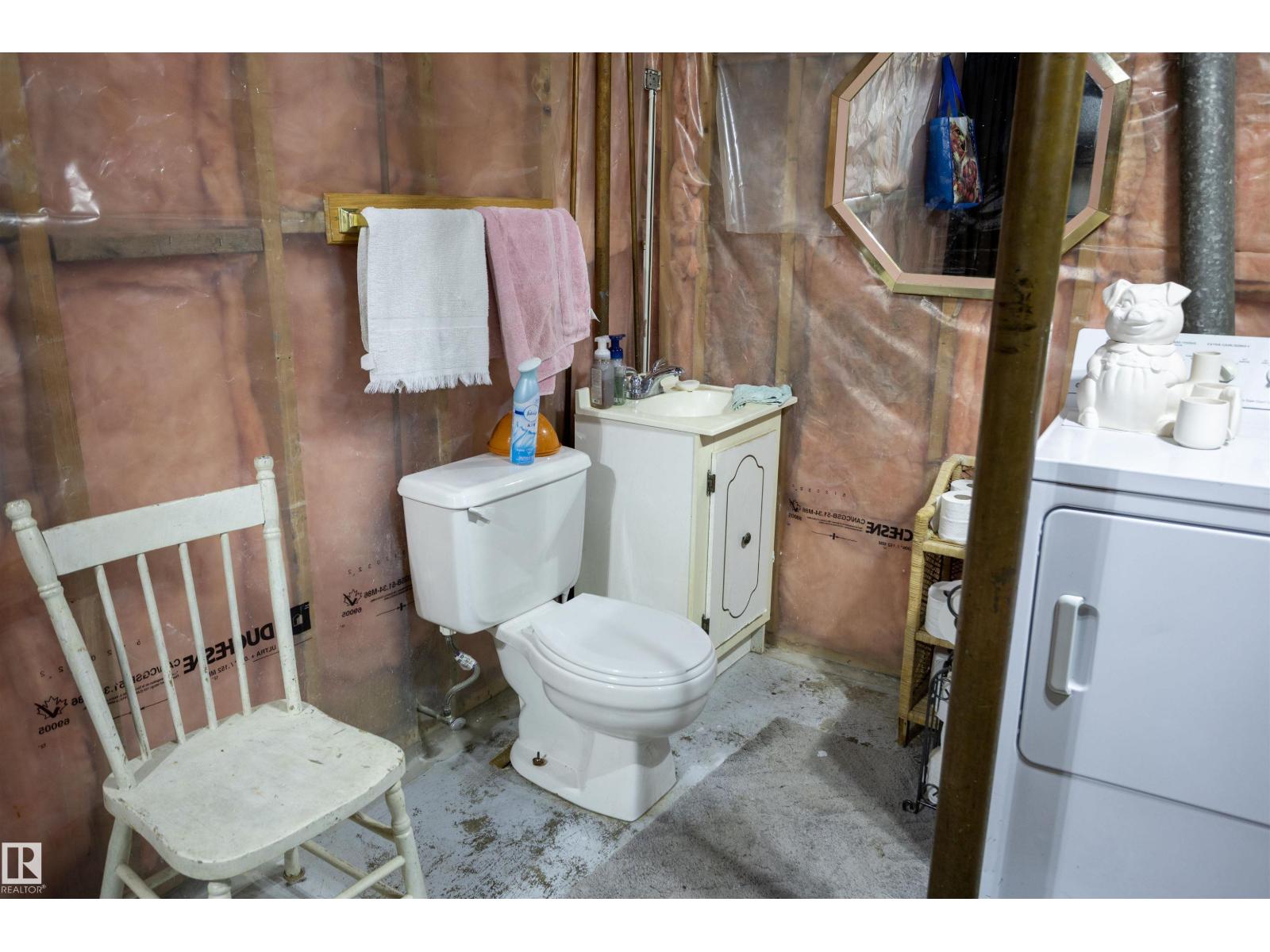 10428 68 AV NW - 38