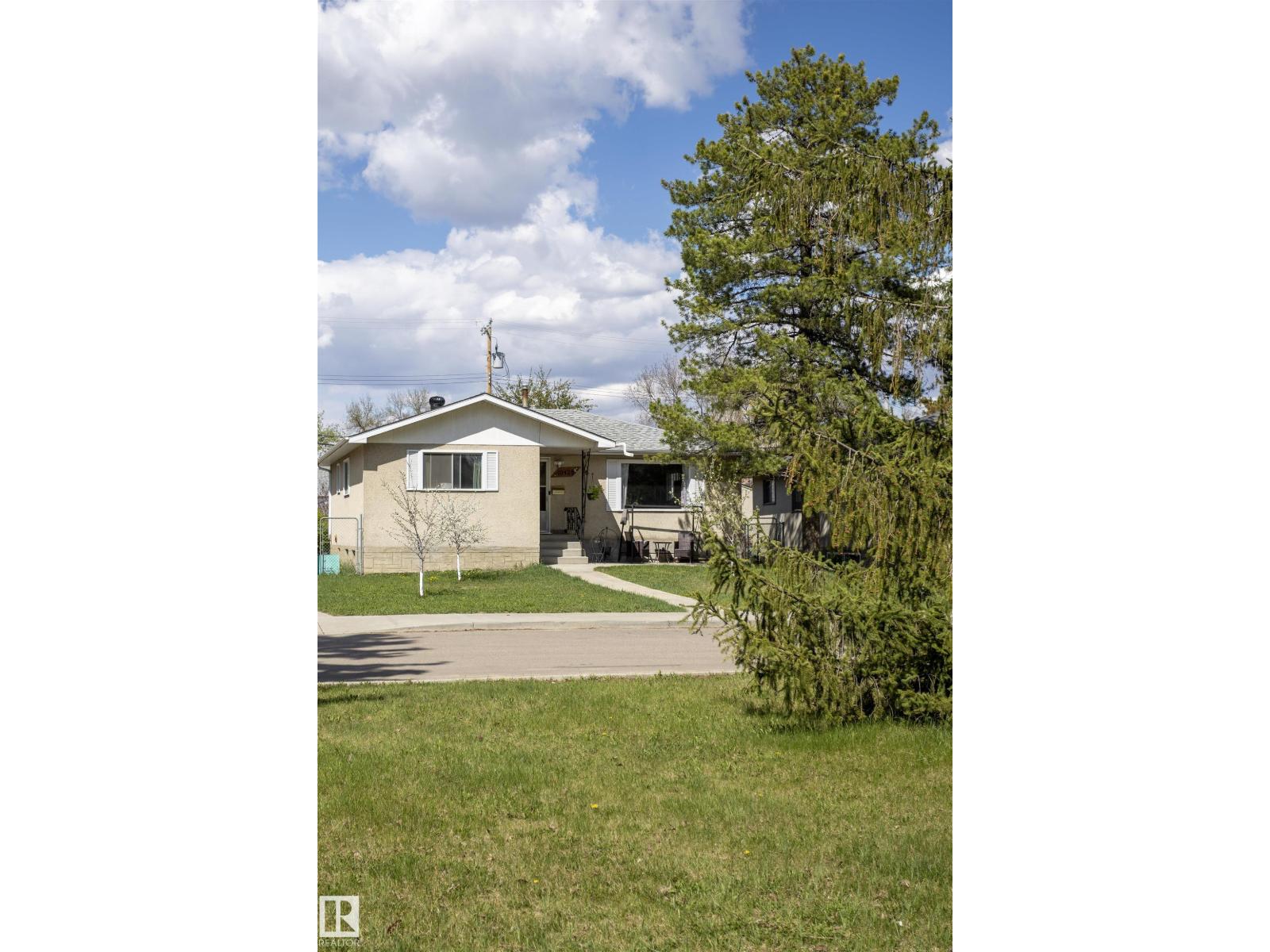 10428 68 AV NW - 53