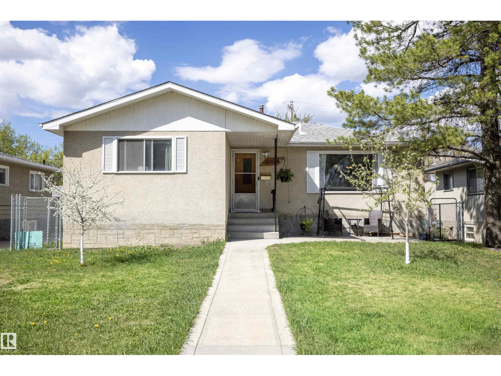 10428 68 AV NW, Edmonton, Alberta, T6H2A9