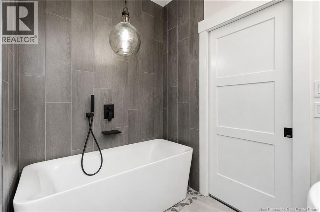 11 Riverside Drive - Image 30