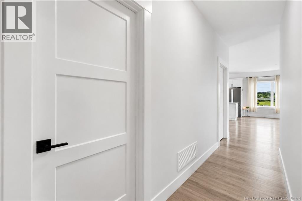 11 Riverside Drive - Image 25