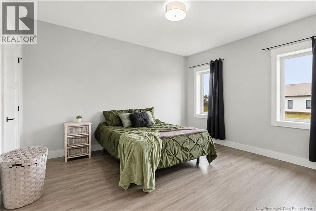 11 Riverside Drive - Image 26