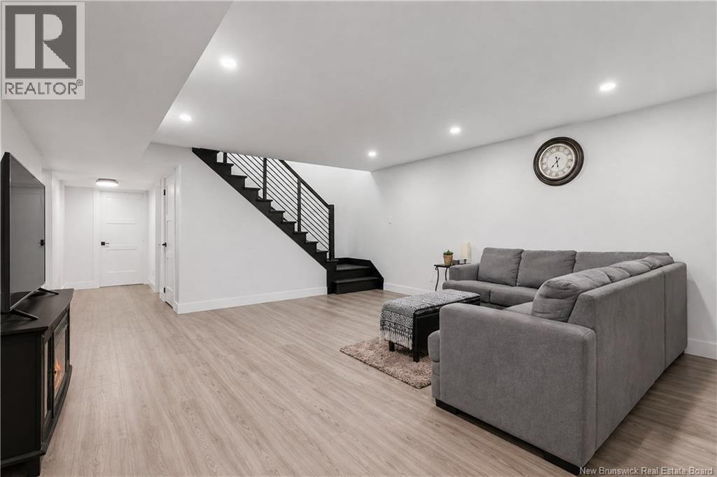 11 Riverside Drive - Image 34