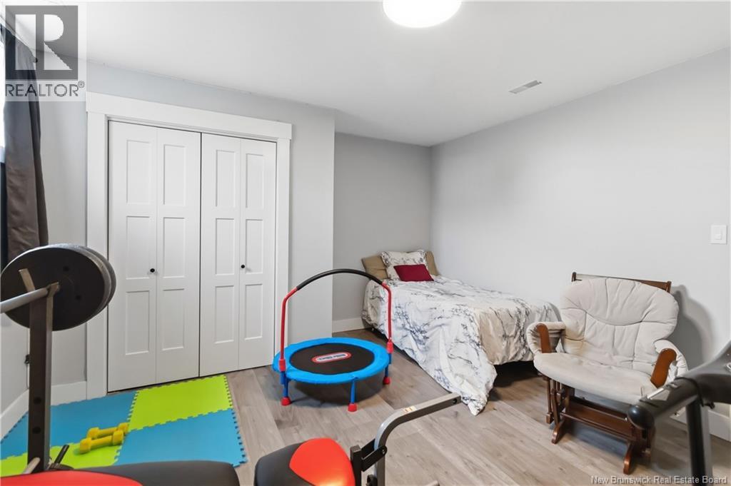 11 Riverside Drive - Image 36