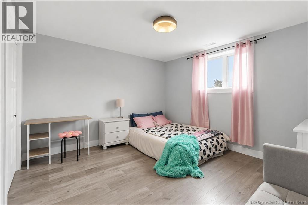 11 Riverside Drive - Image 39