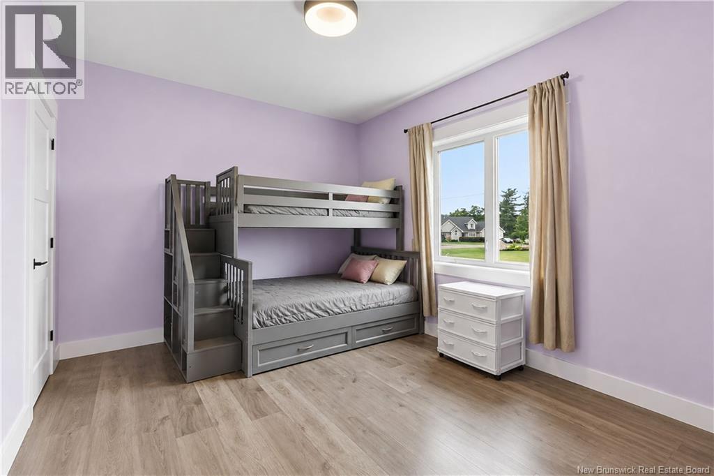 11 Riverside Drive - Image 31