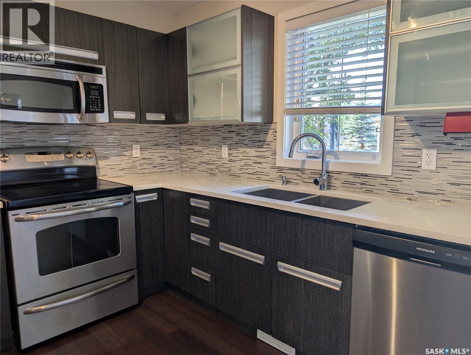#247 245 Ashworth CRESCENT - Image 10