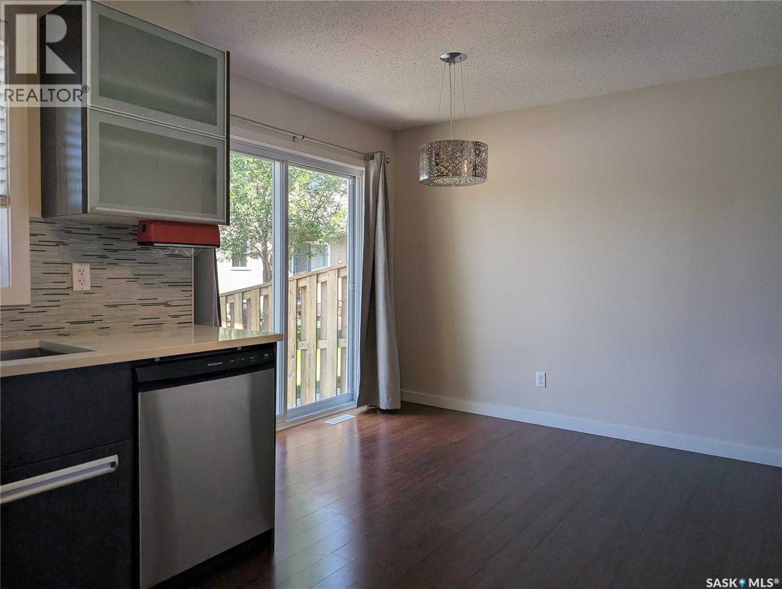 #247 245 Ashworth CRESCENT - Image 12