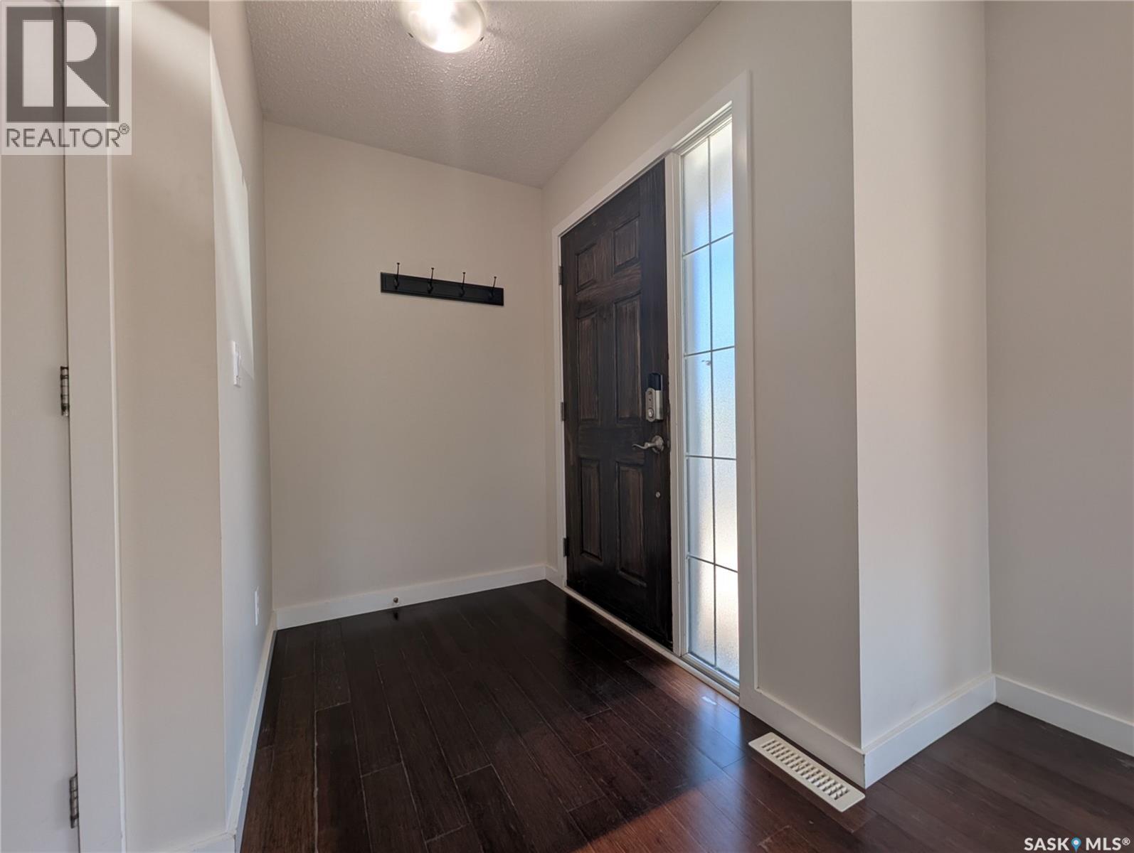 #247 245 Ashworth CRESCENT - 2