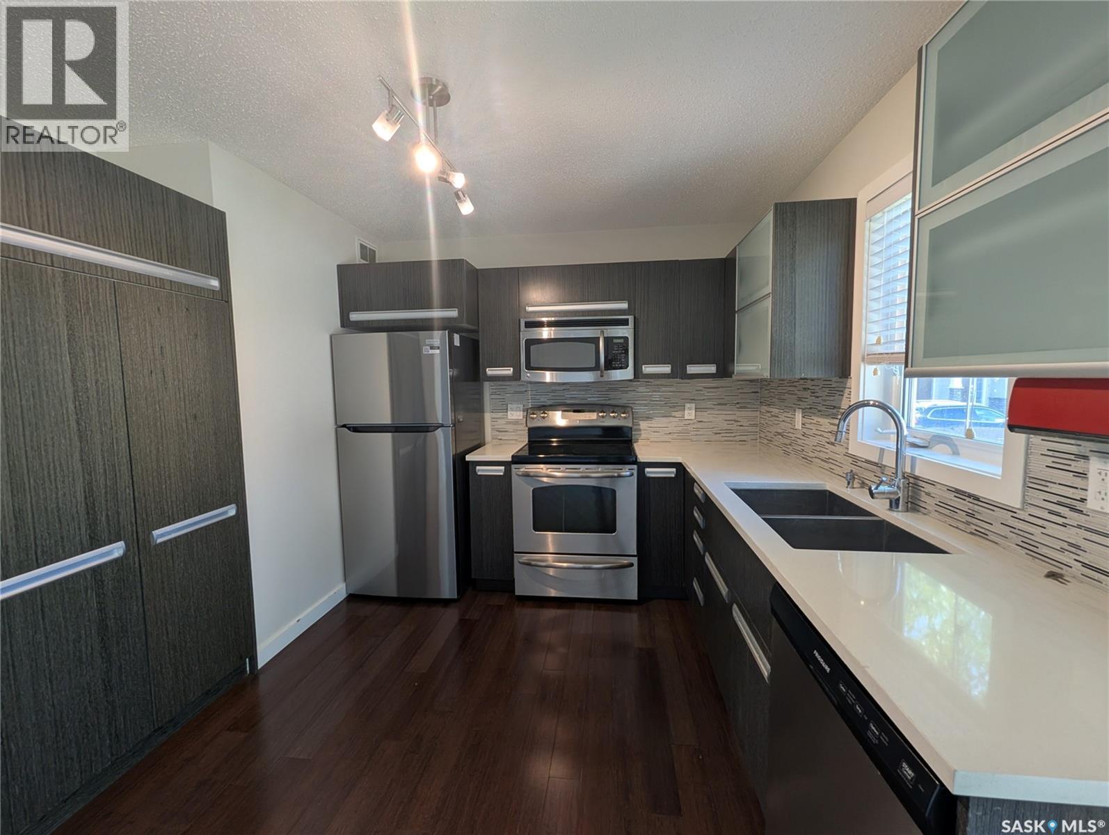 #247 245 Ashworth CRESCENT - Image 9
