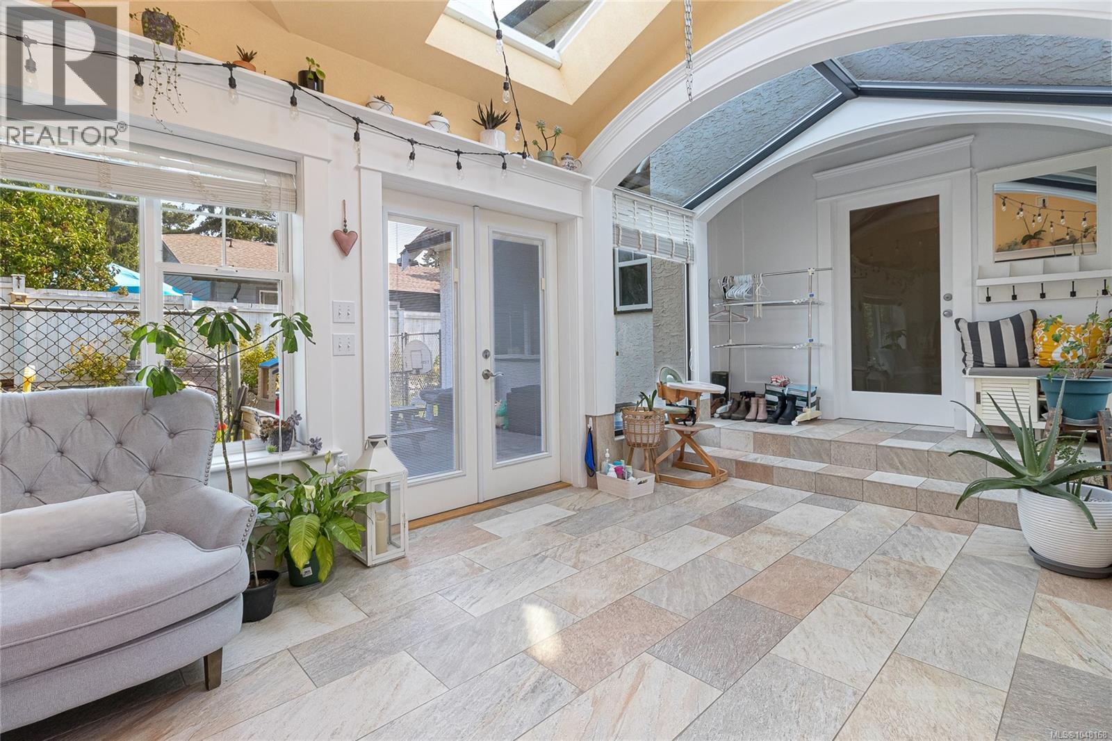 600 Judah St - 34