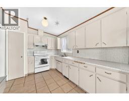 Kitchen - 6329 Centre Street Nw, Calgary, AB T2K0V3 Photo 6