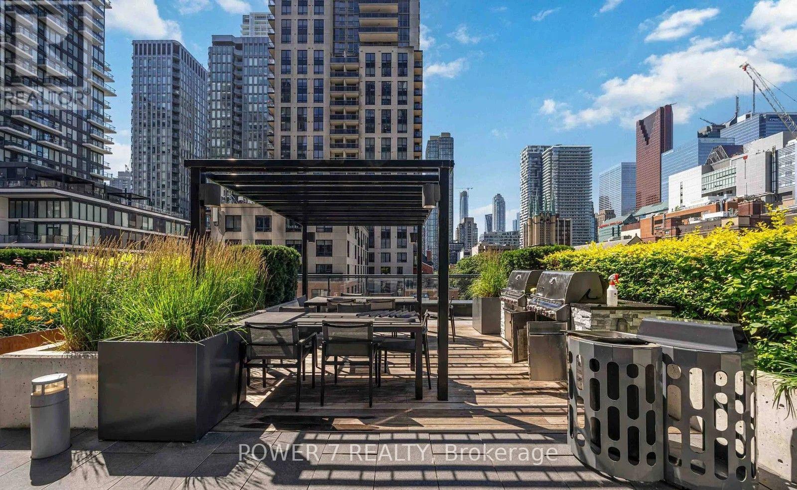 #212 60 SHUTER STREET - 35