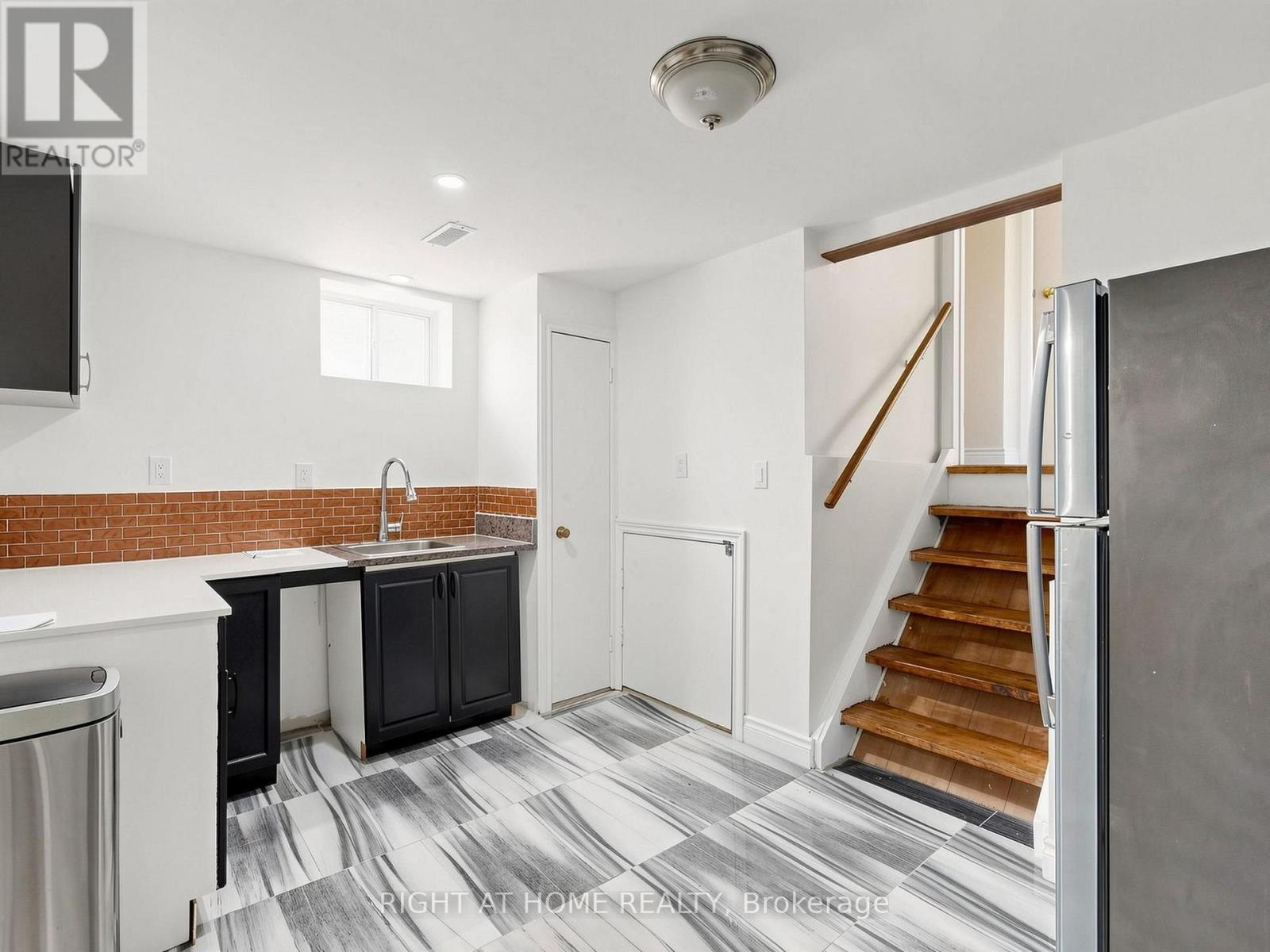65 DARLINGSIDE DRIVE - 25
