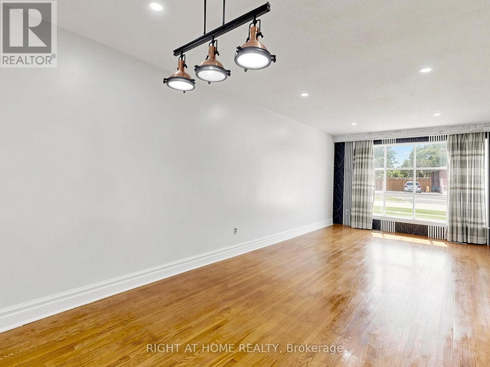 65 DARLINGSIDE DRIVE - 13