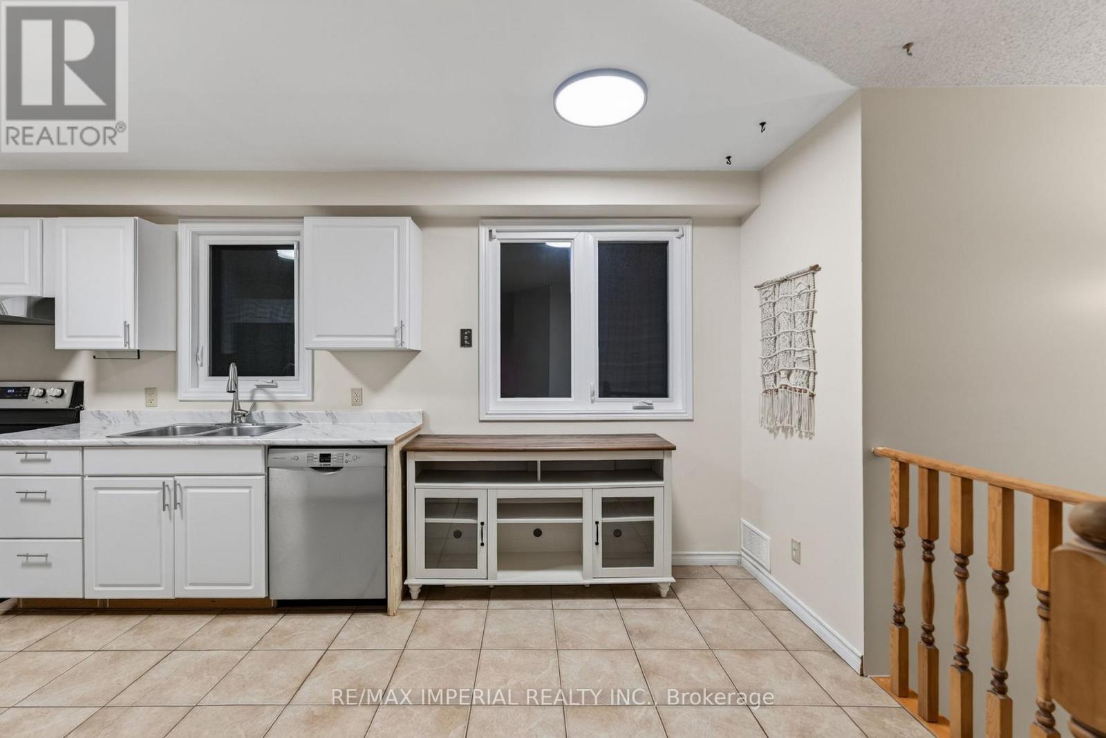 60 RADCLIFF PARKWAY - Image 12