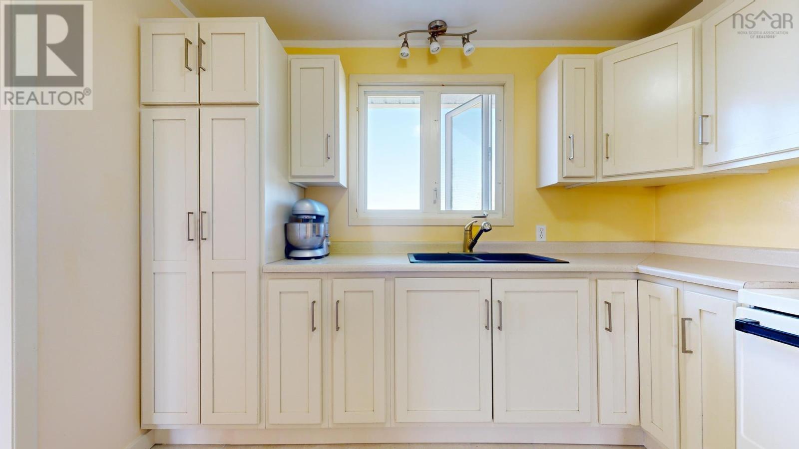93 Sperry Road - 23