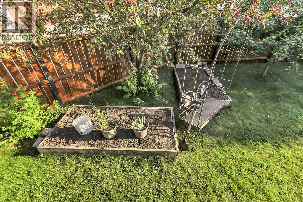 Listing photo – 115 Reinholt Avenue, Red Deer