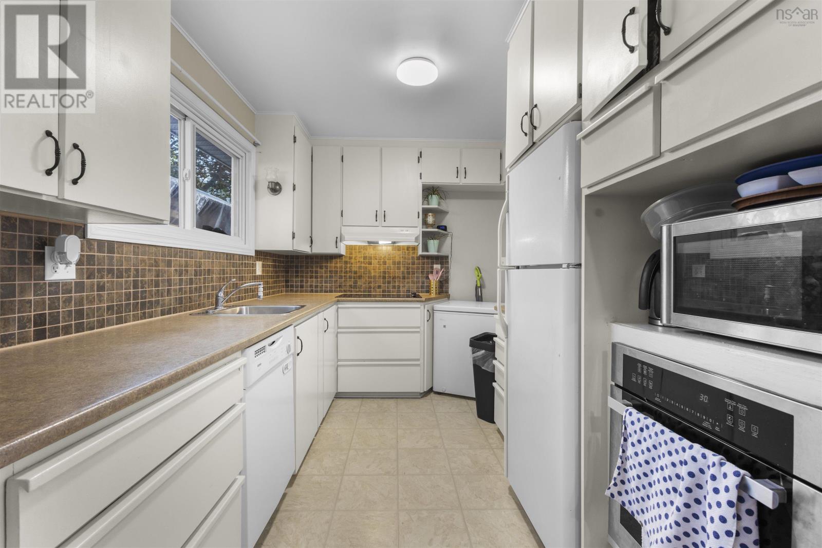 37 Beaver Bank Road - Image 23
