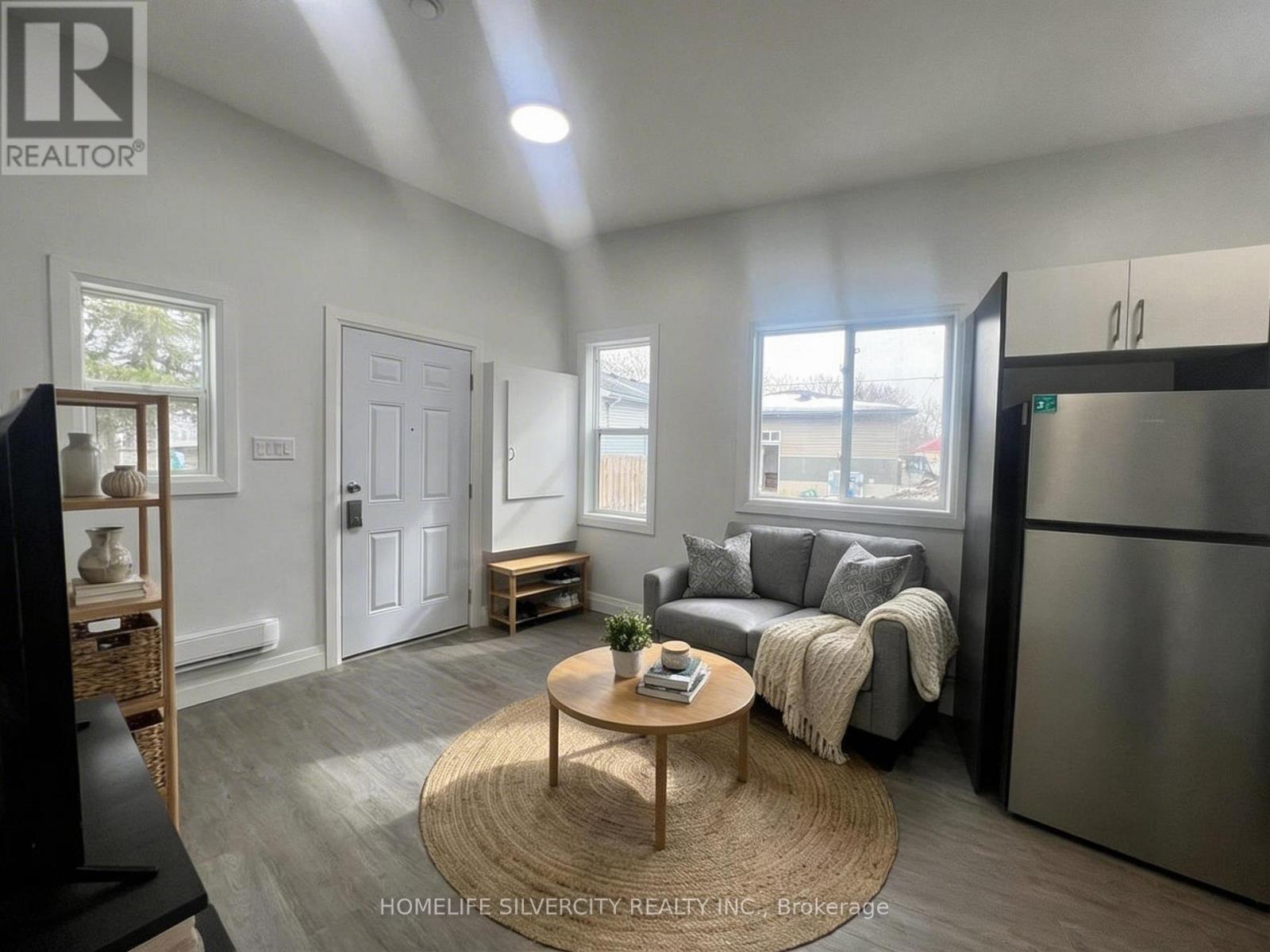 221 EMERSON AVENUE S - Image 12