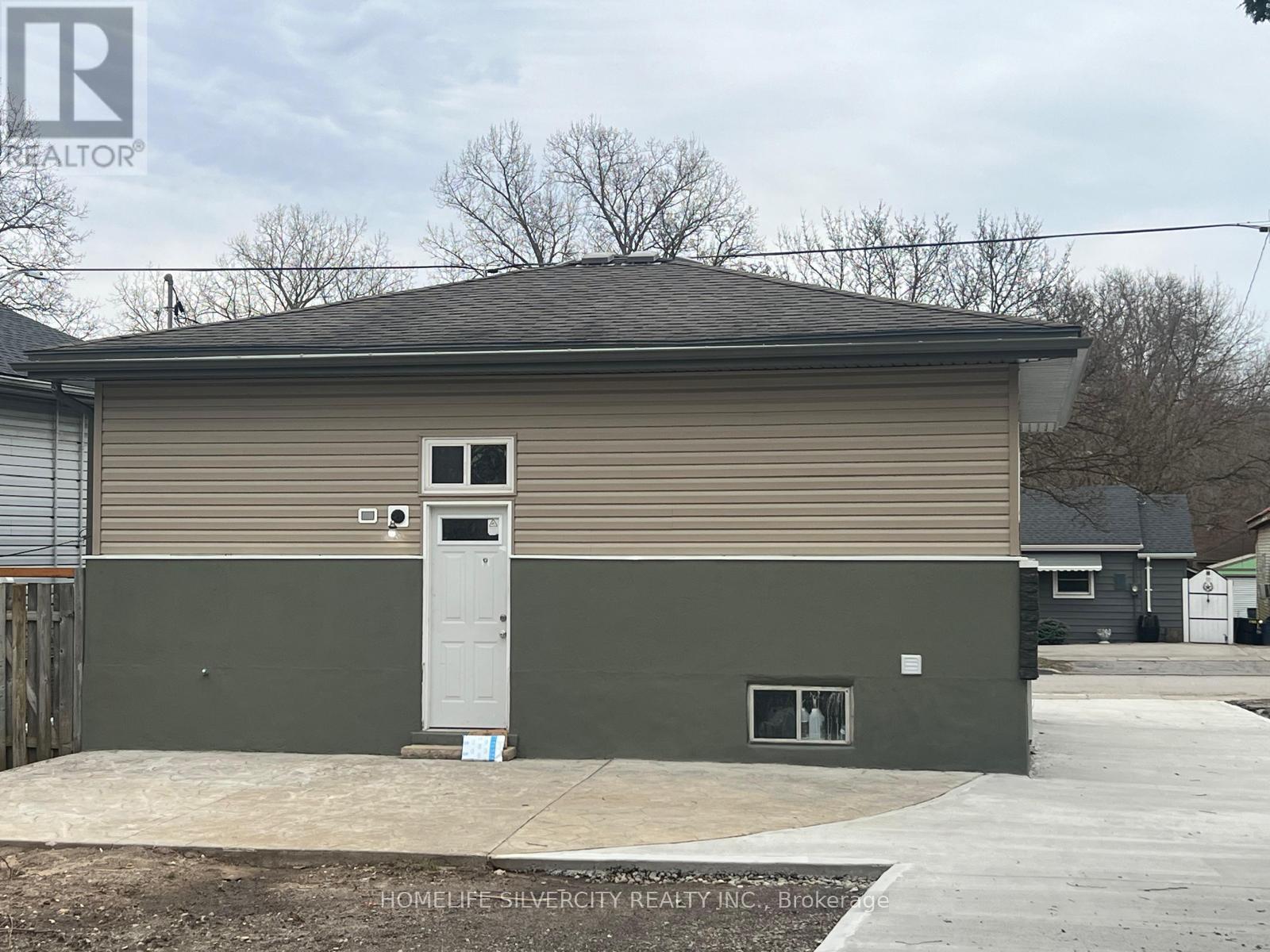 221 EMERSON AVENUE S - 48