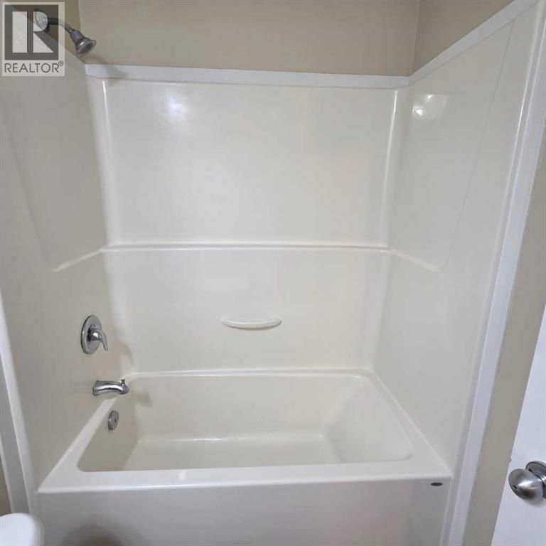 #4 624 41 Street - 20