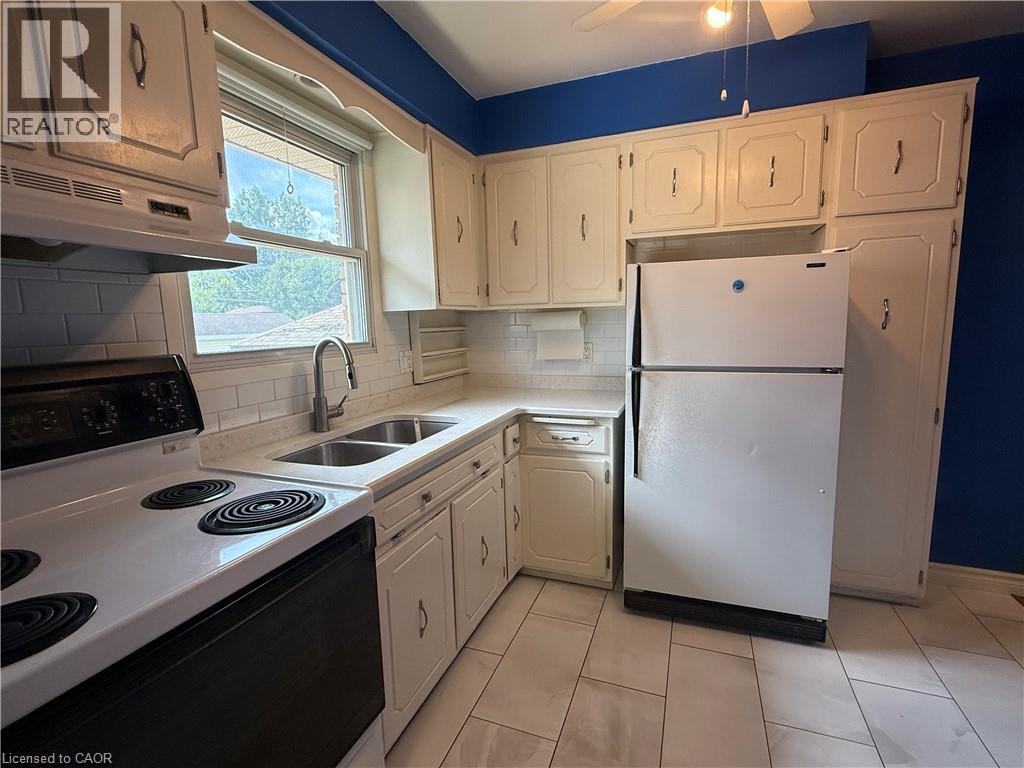 284 BAKERSFIELD Drive — photo 2