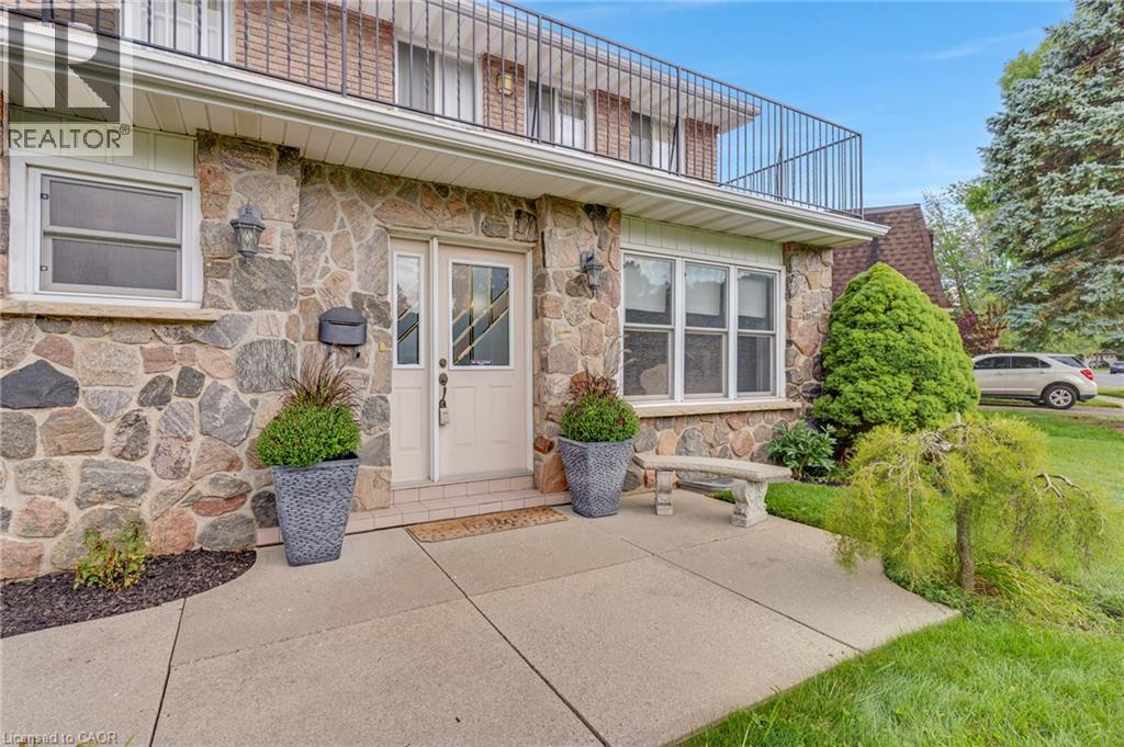 8 BLUE SPRUCE Court — photo 3