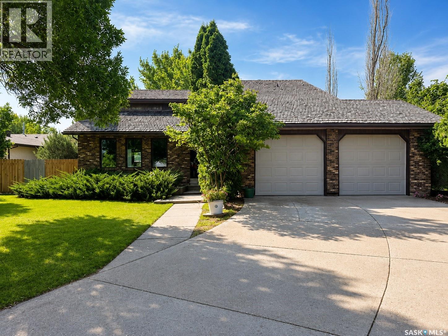895 Brimacombe DRIVE - 1