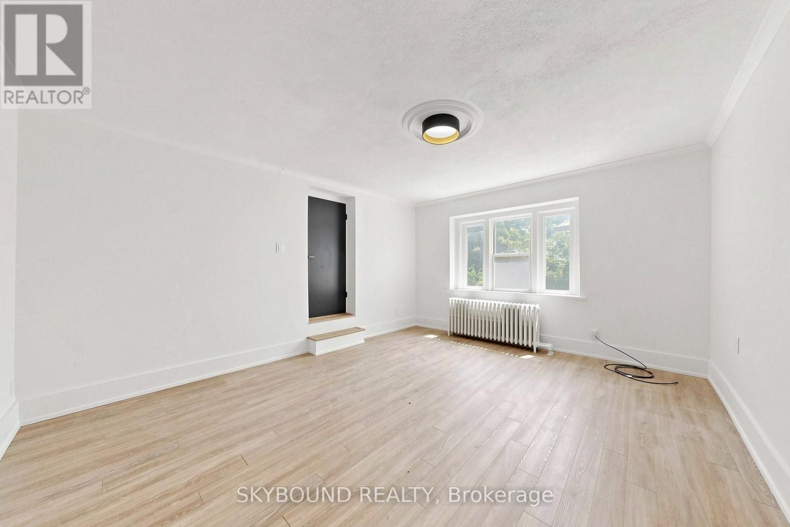 Photo of 1165 Kingston Road