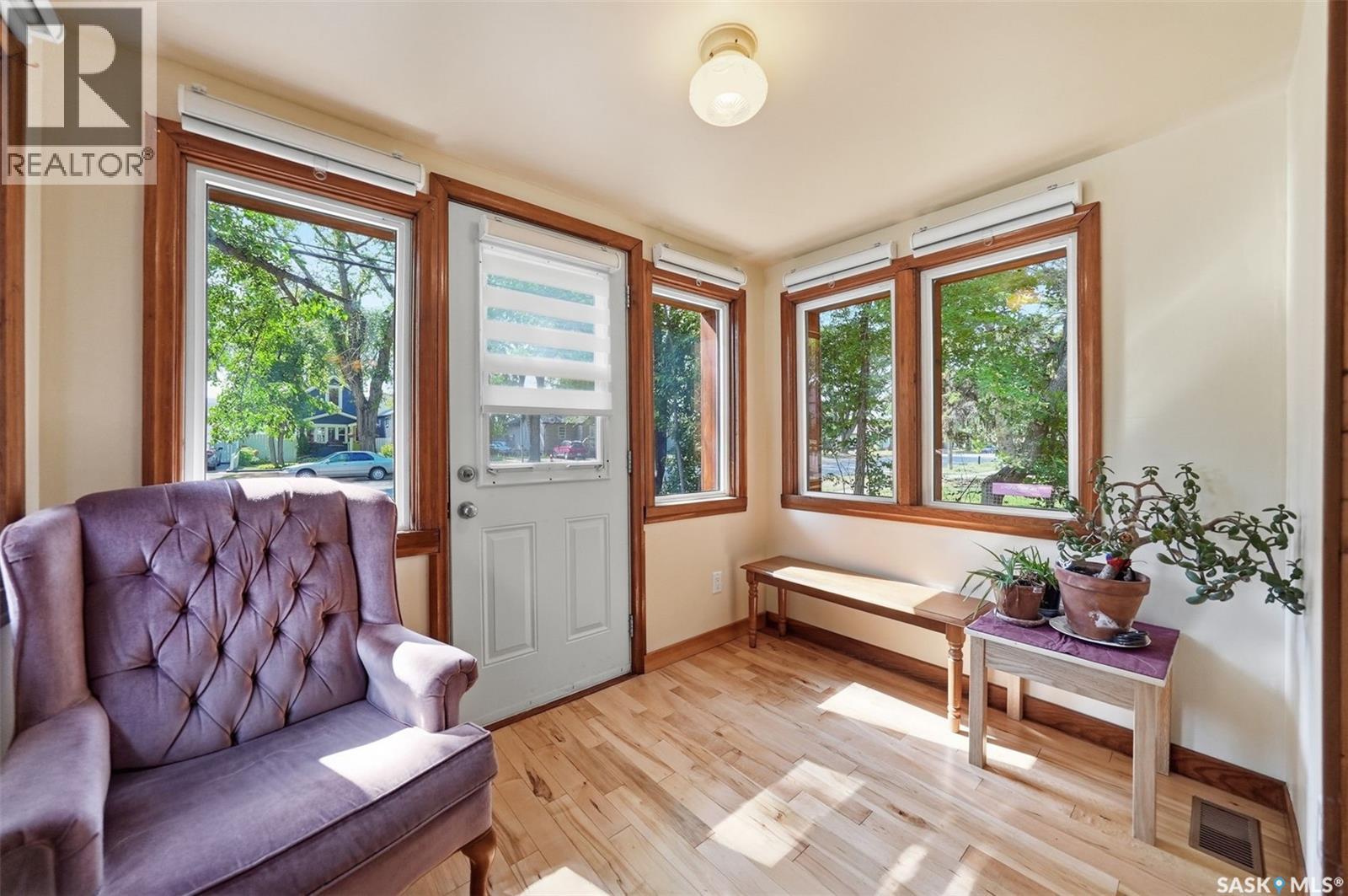 301 Taylor STREET W - Image 4