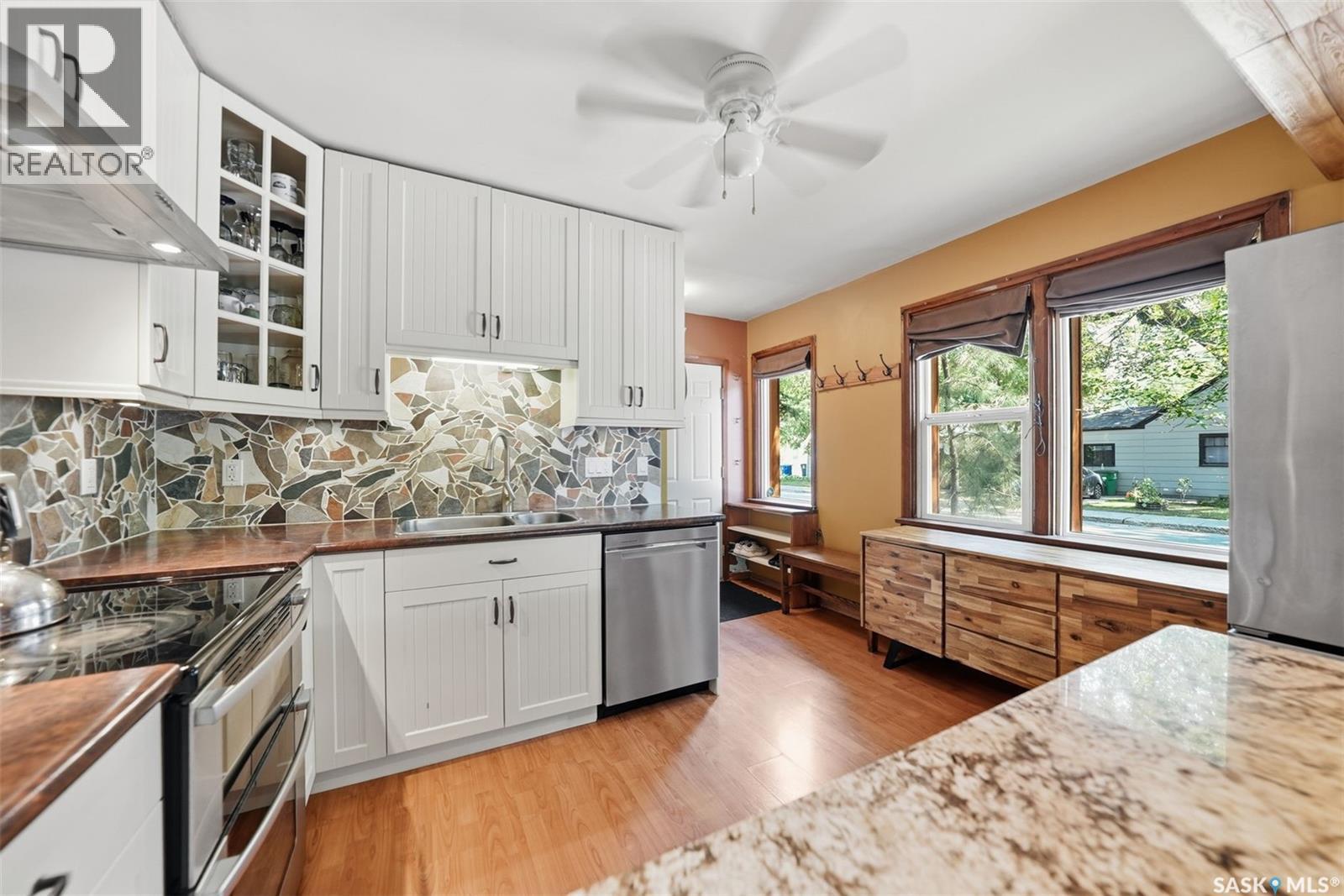 301 Taylor STREET W - Image 13