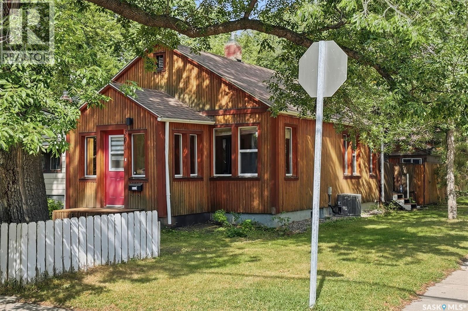 301 Taylor STREET W - 1