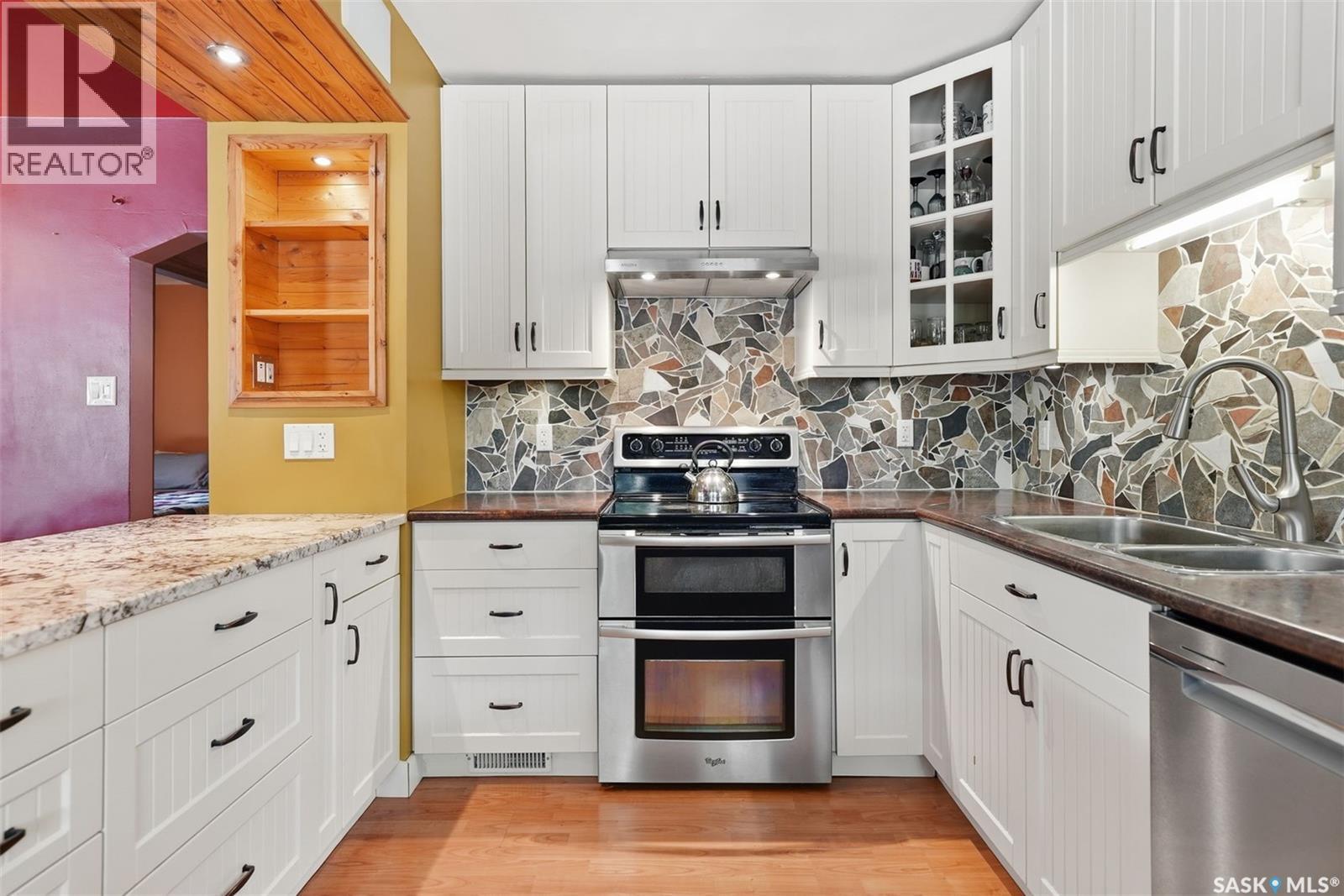301 Taylor STREET W - Image 12