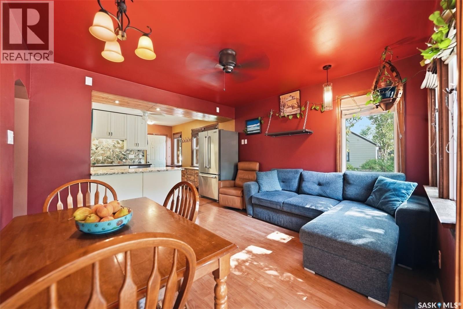 301 Taylor STREET W - Image 5
