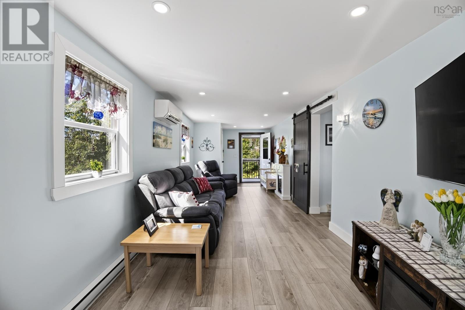 16335 Highway 7 - Image 9
