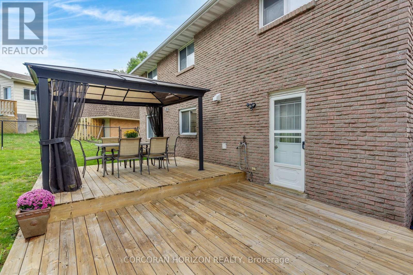 8 BLUE SPRUCE COURT - 34