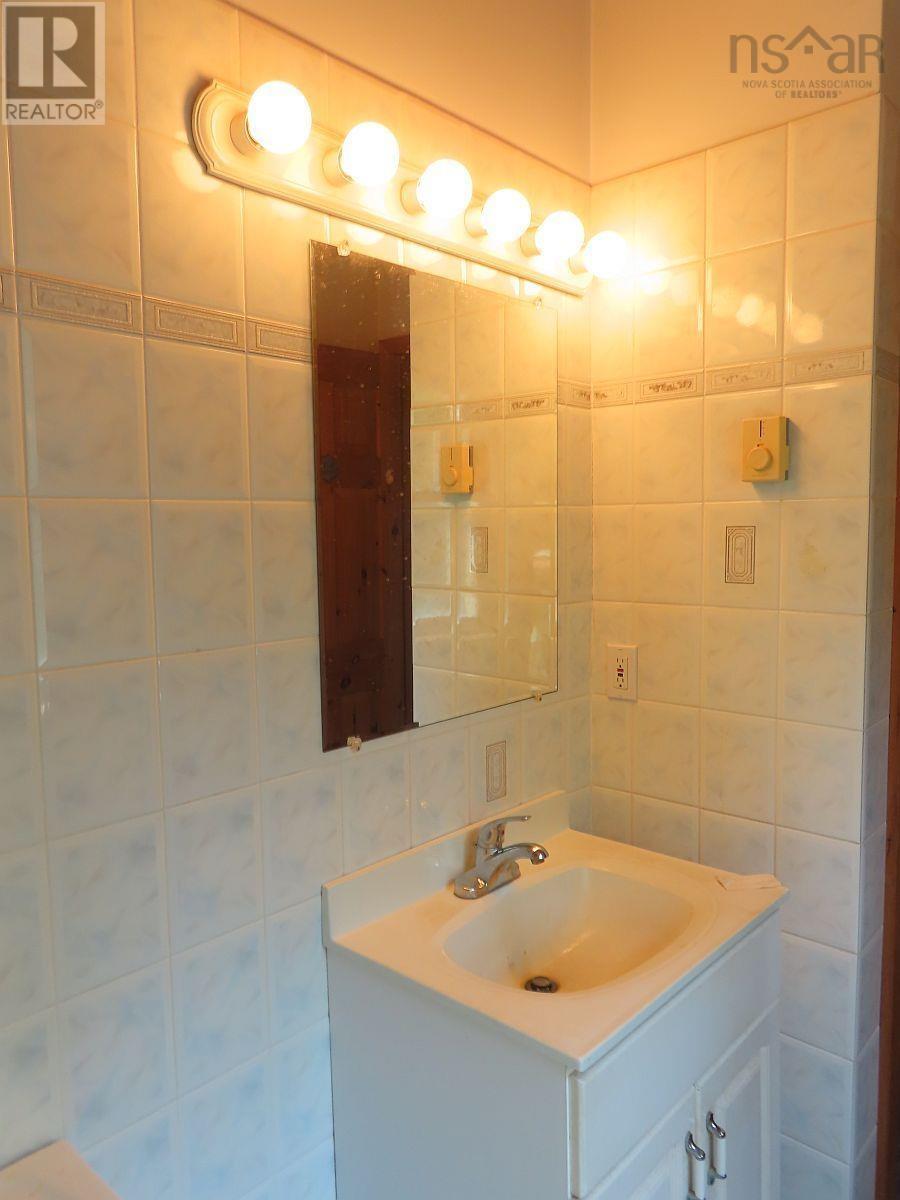 5875 West Bay Road - Image 22