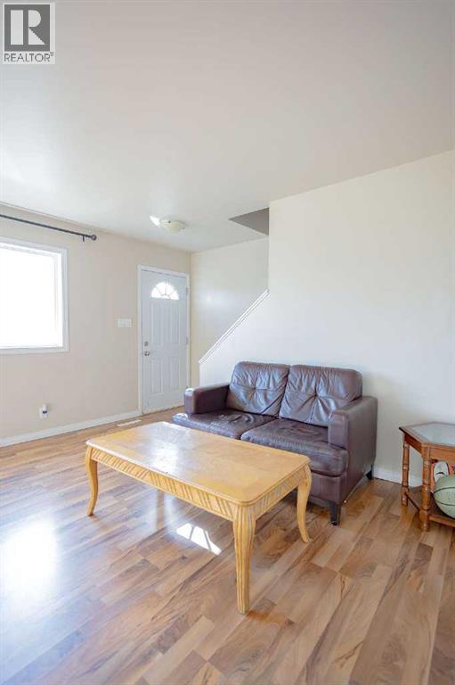 #40 305 5 Street - 8