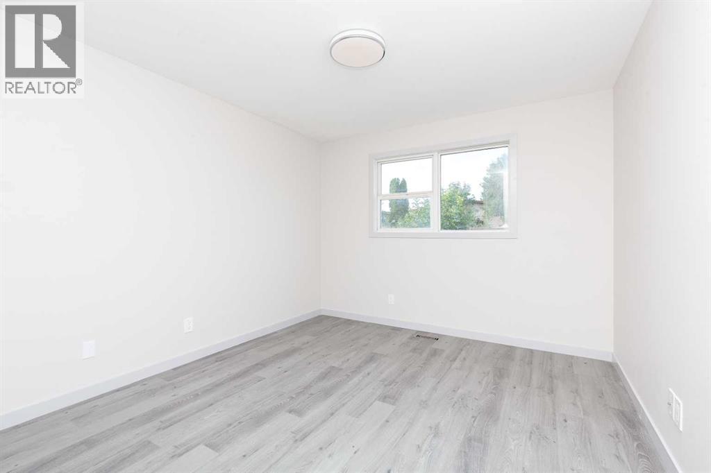 10 Cayuga Crescent W - 12