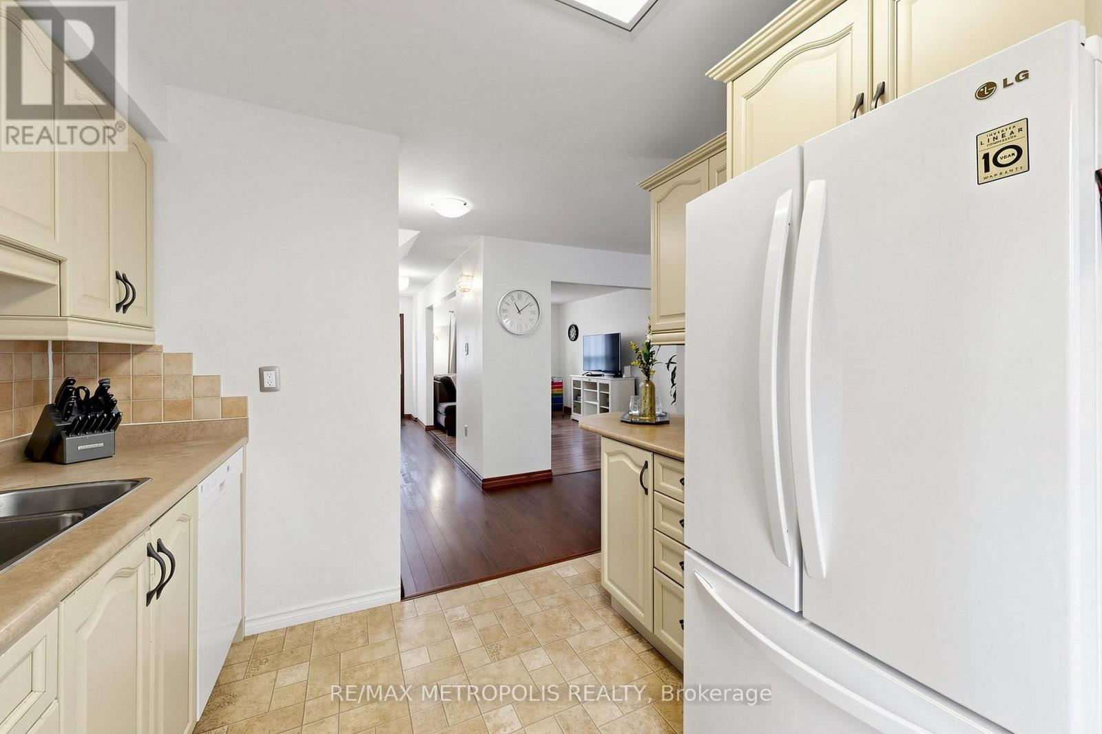 #96 580 EYER DRIVE - 17