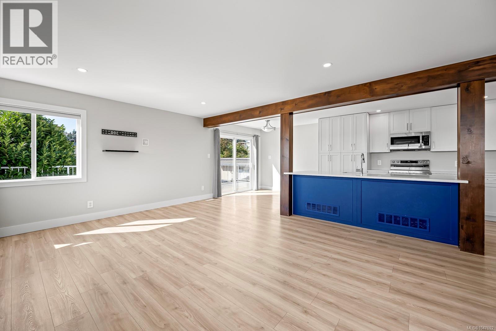 262 McLean St - 10