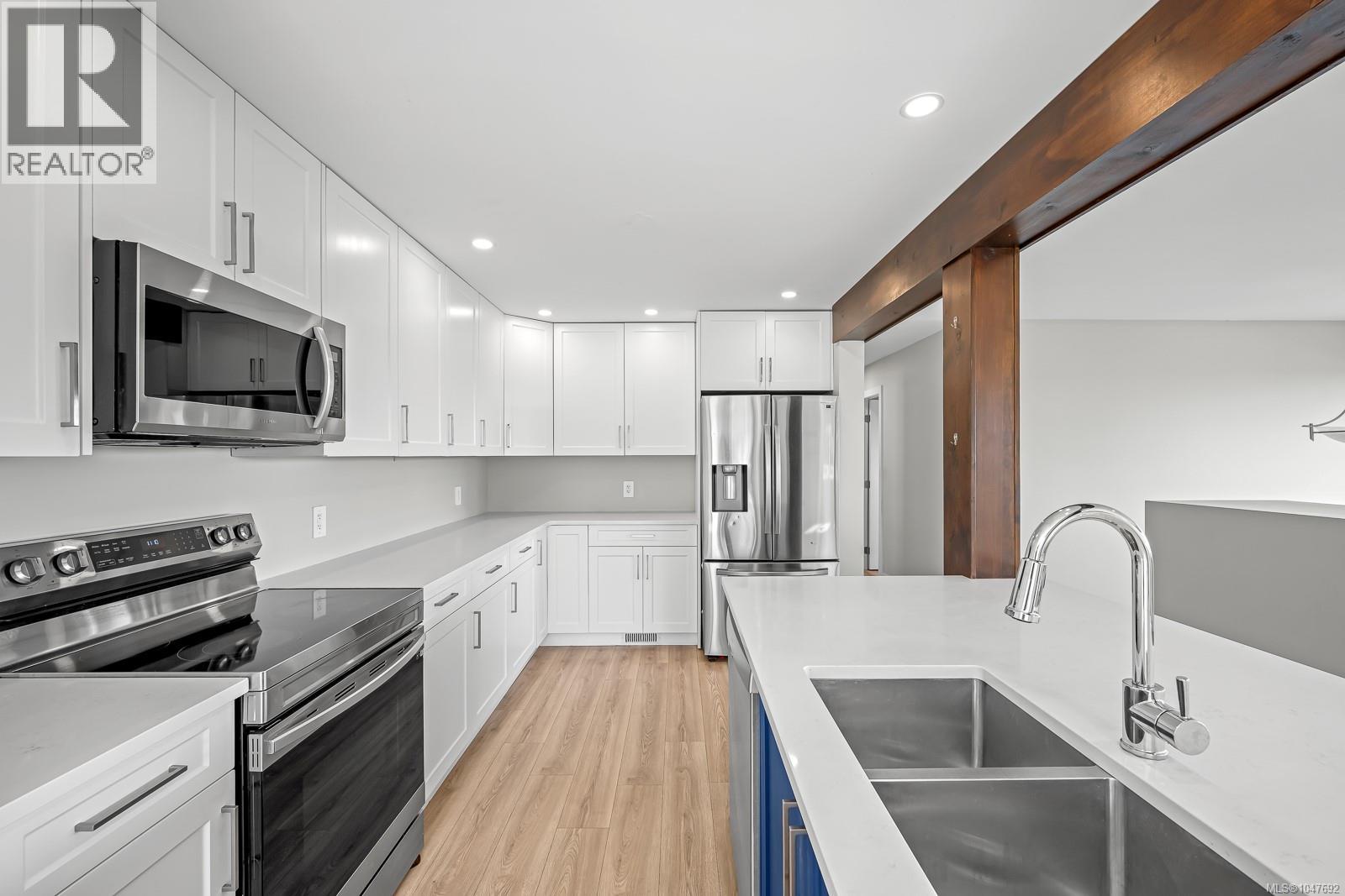 262 McLean St - 22