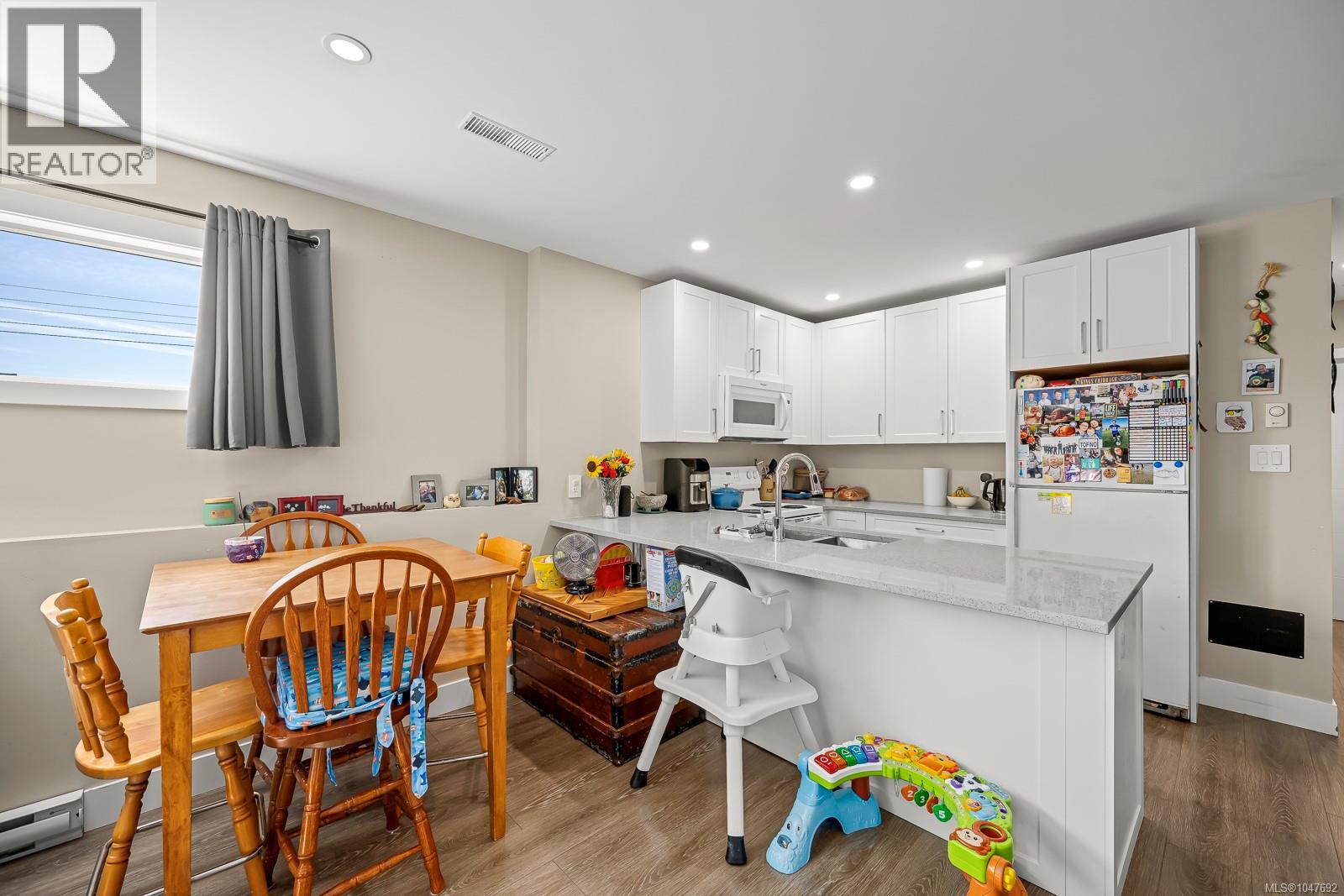 262 McLean St - 42