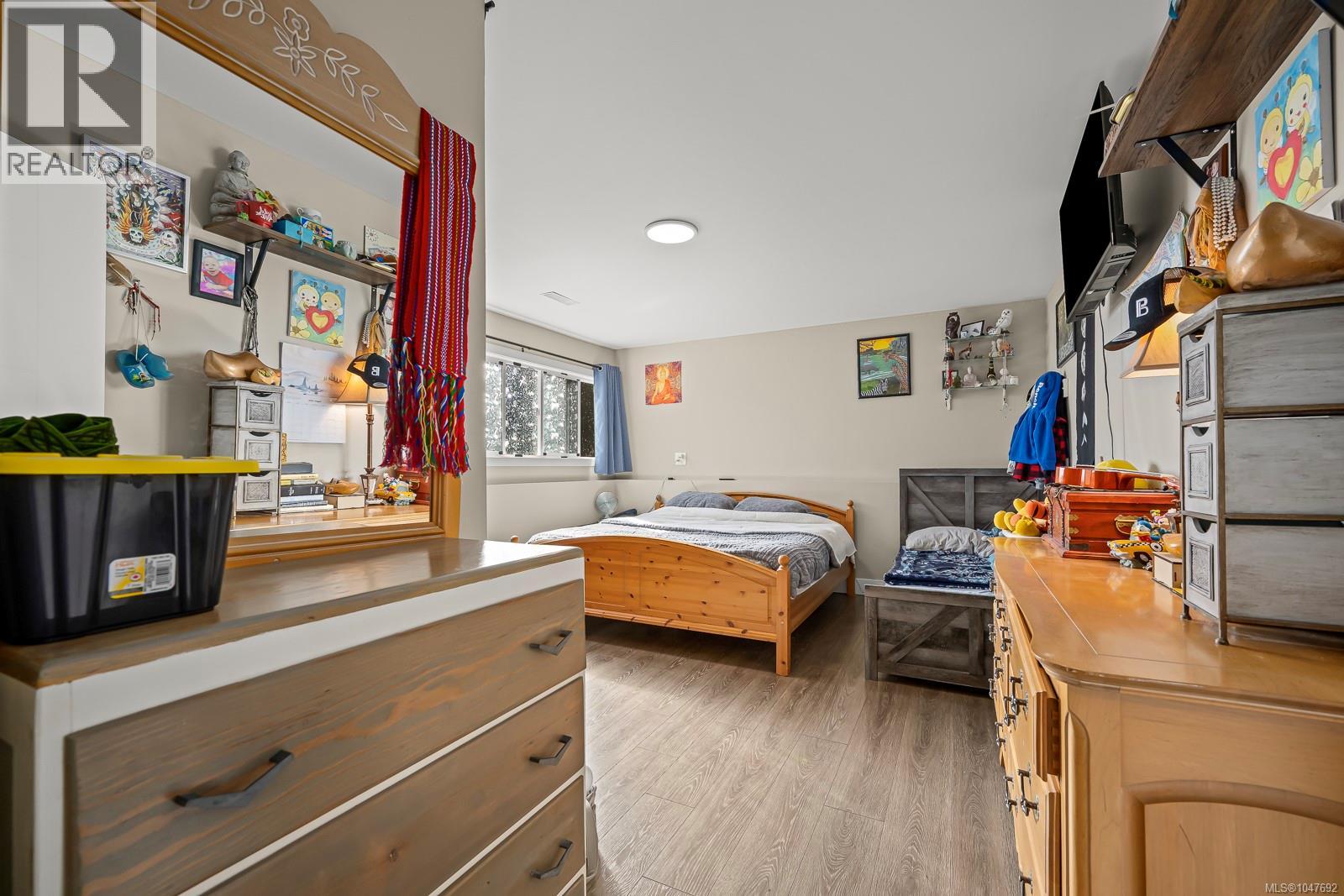262 McLean St - 49