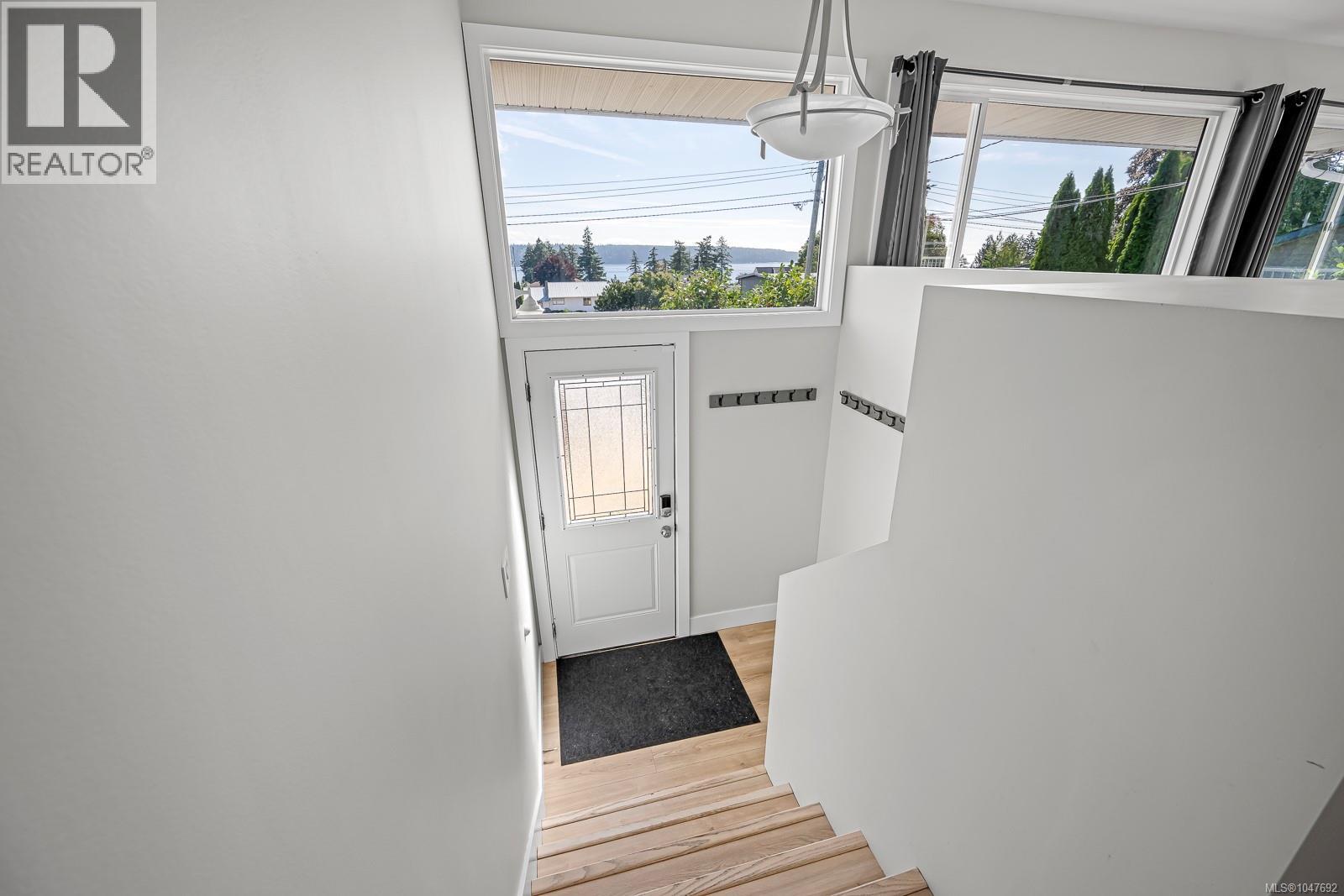 262 McLean St - 7